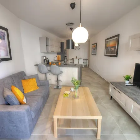 Bright And Beautifully Furnished Close To Seafront Bfra1-2 Apartamento