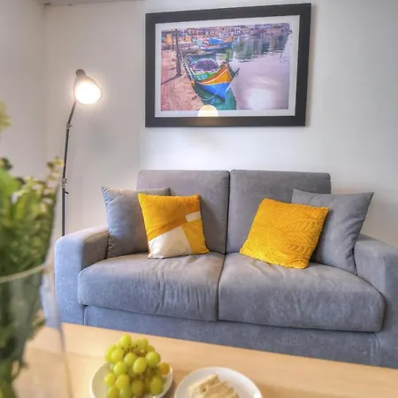 Bright And Beautifully Furnished Close To Seafront Bfra1-2 Apartment *