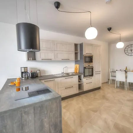 Bright And Beautifully Furnished Close To Seafront Bfra1-2 شقة Gzira