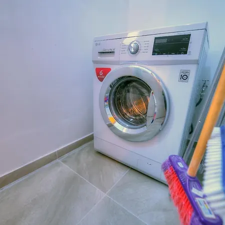 Bright And Beautifully Furnished Close To Seafront Bfra1-2 شقة Gzira