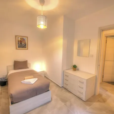 Bright And Beautifully Furnished Close To Seafront Bfra1-2