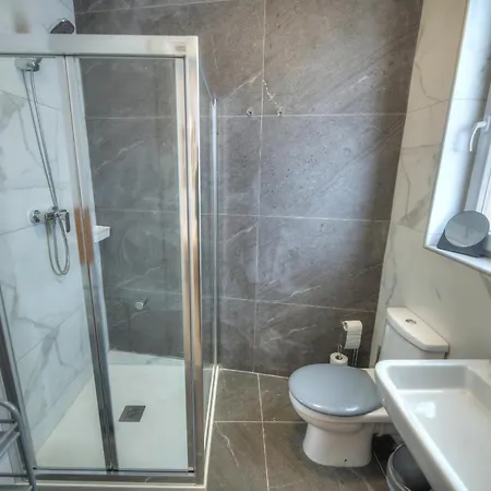 Bright And Beautifully Furnished Close To Seafront Bfra1-2 شقة